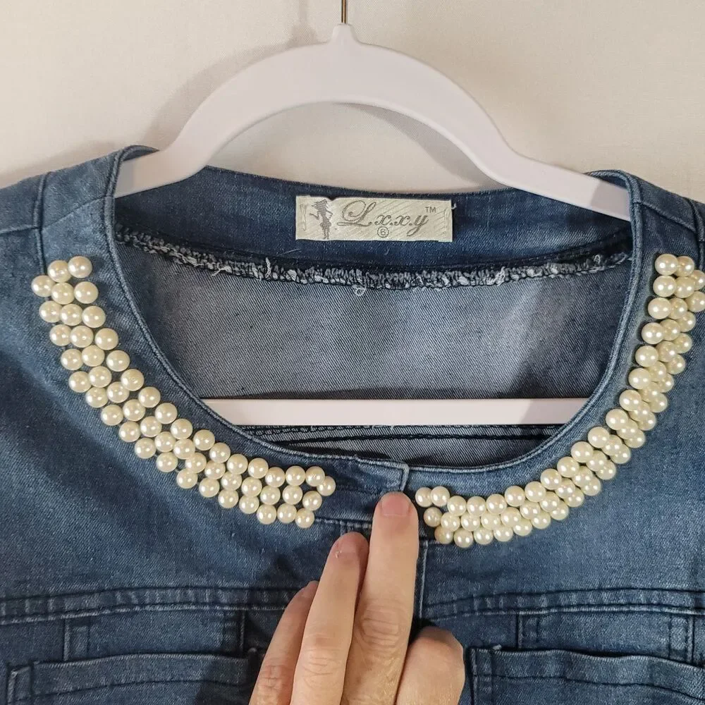 Pearl & Lace Embellished Denim Jacket By LXXY Size 6 Cropped Jean Light Wash